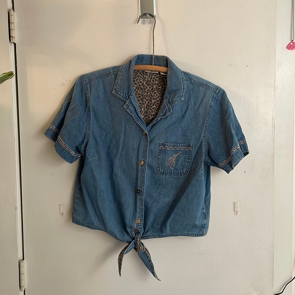 Vintage Cabin Creek embroidered button down tie front crop animal print detail